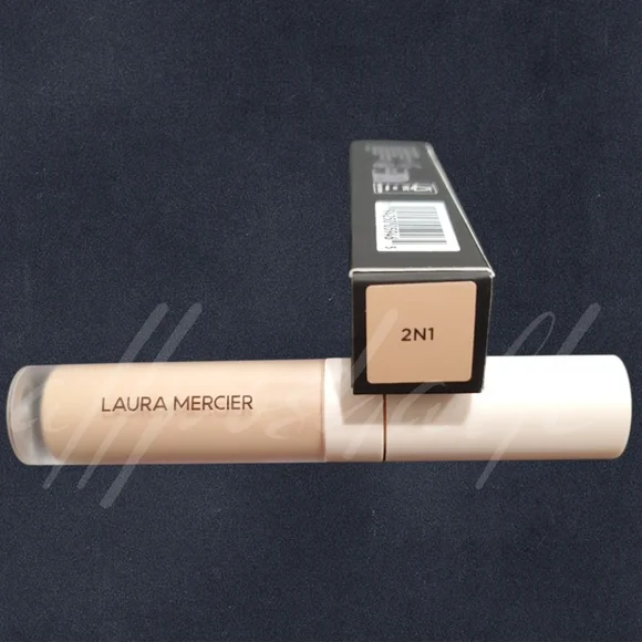 ⭐️ONLY ONE⭐️ Laura Mercier Real Flawless Weightless Perfecting Concealer - 2N1 - Picture 7 of 8